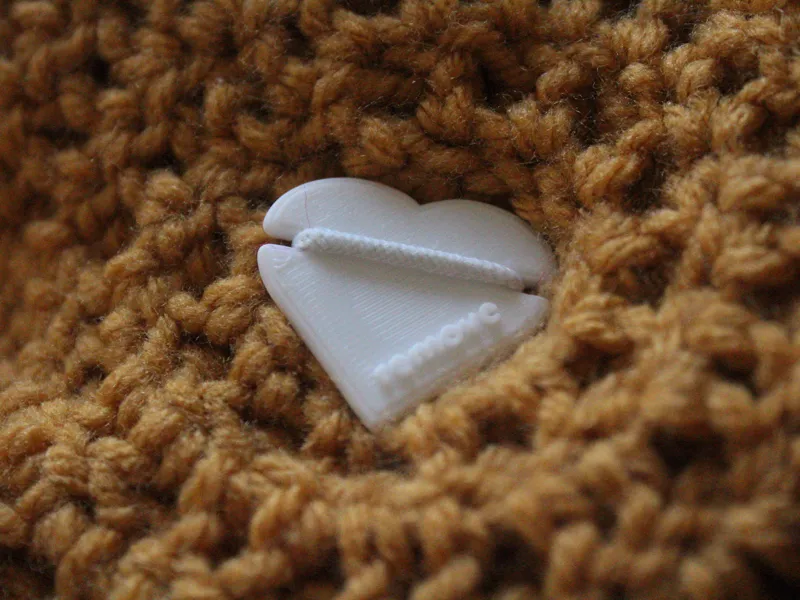Pom Pom Keeper - Heart