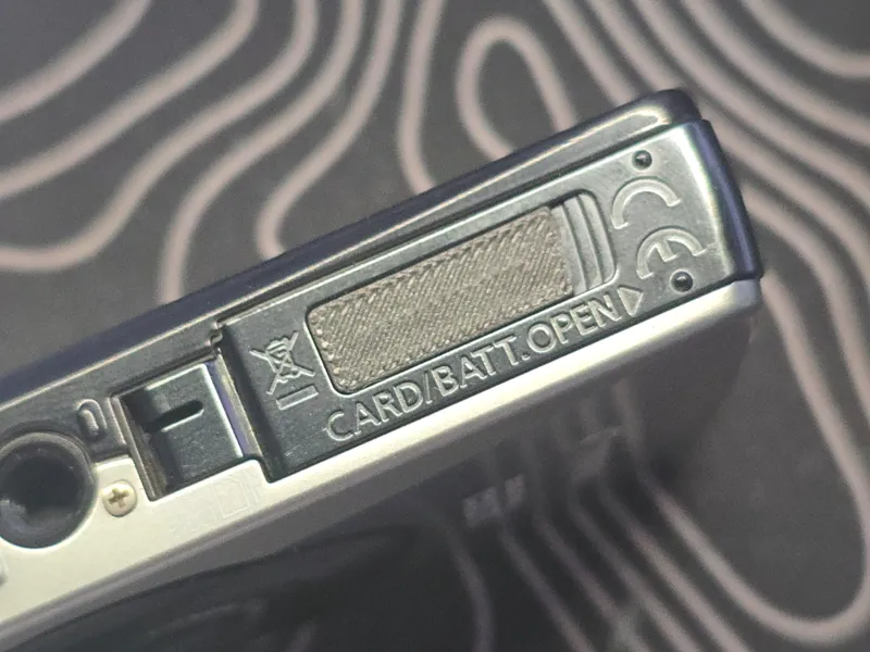 Canon IXUS 75 Digital Camera Battery cover 