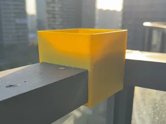 阳台窗边小鸟碗