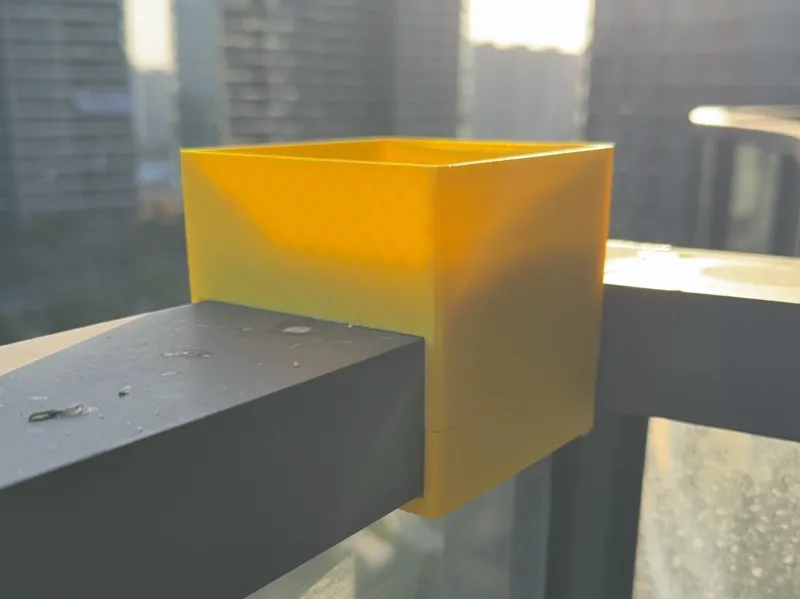 阳台窗边小鸟碗