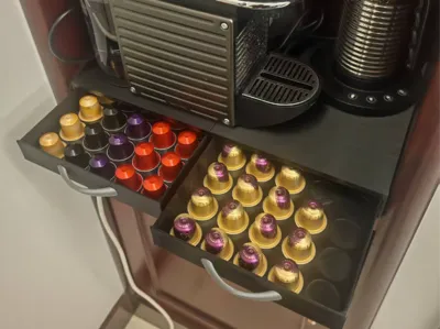 Load-bearing coffee capsule holder