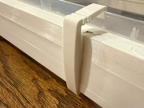 Spring-loaded U1 Cover Bin Clip