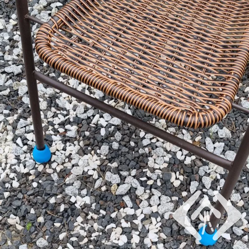 Leg cap to prevent sinking into soft ground.