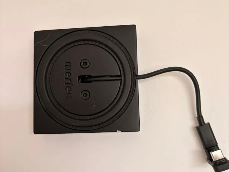 Merten Adapter Steckdose Tablet Halterung Magnet