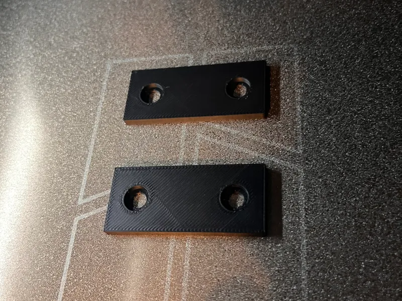 Backplate with screw holes Auto-locking Hanger