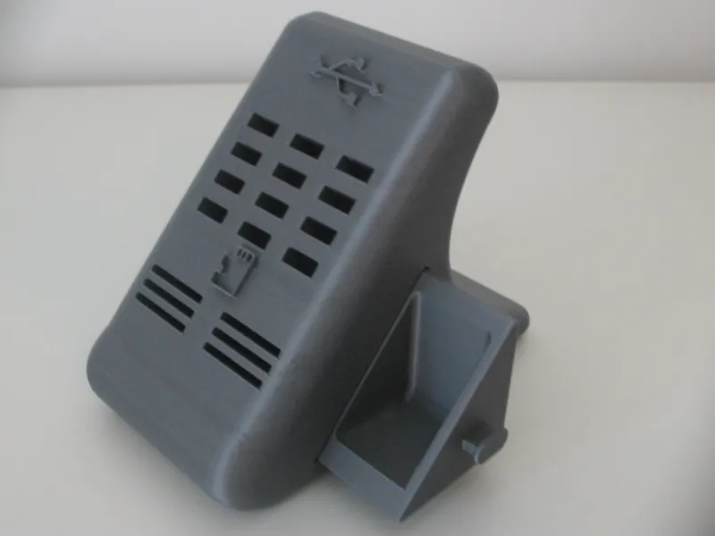 USB/SD card desktop organizer