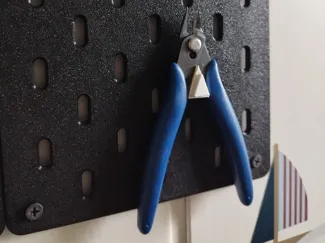 Skadis hook plier support