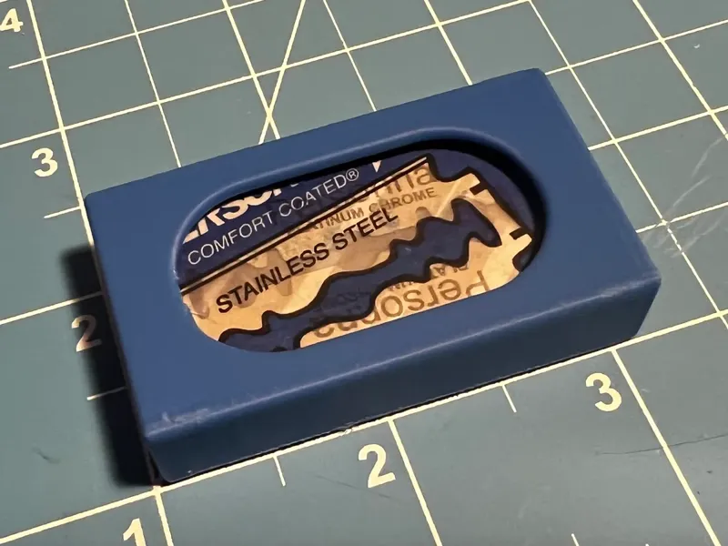 Double Edge Shaving Blade Travel Bank