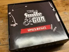 "with a smile & a gun" Brettspiel Organizer