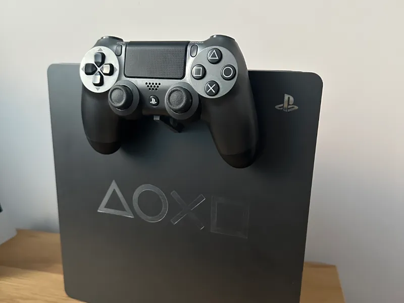 Dualshock 4 Holder