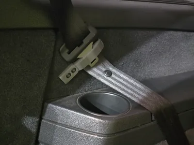 Volvo xc90 mk1 3rd row seatbelt retainer