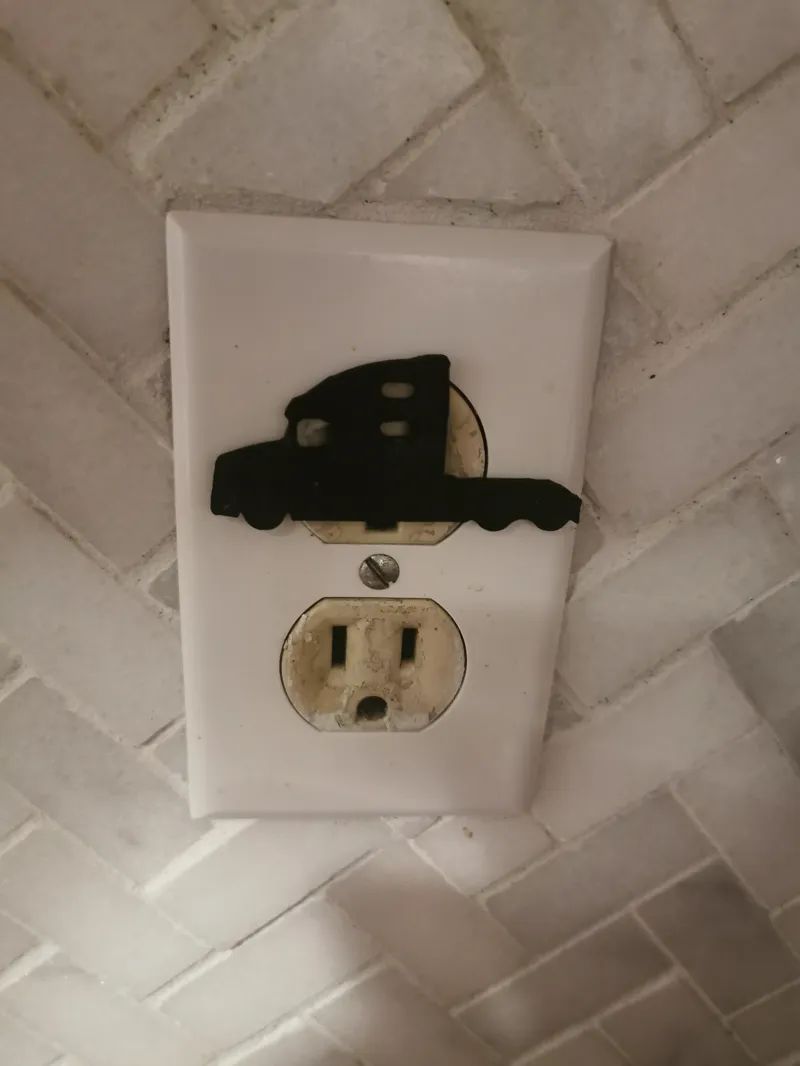 Truck single plug cover