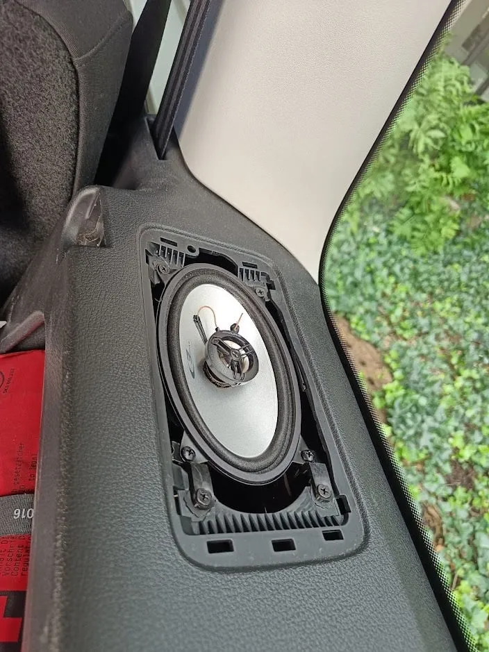 VW Caddy rear speaker adaptor to Alpine SXE-4625S