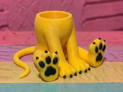 Pluto Sitting Vase: Low Poly Edition