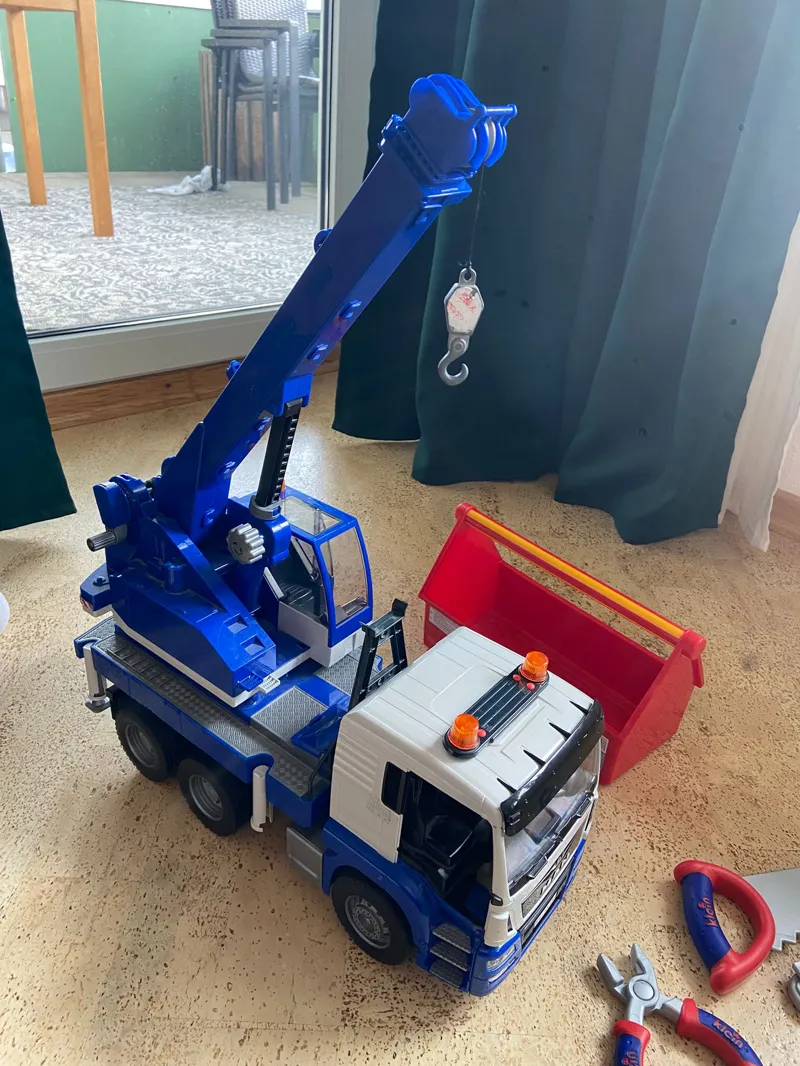 Bruder crane boom support