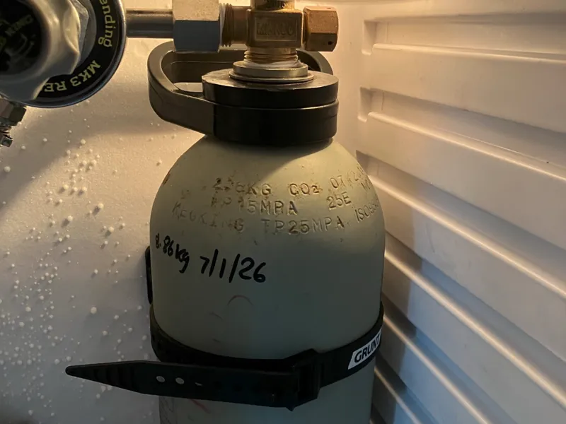 Kegerator 2.6kg CO2 mount