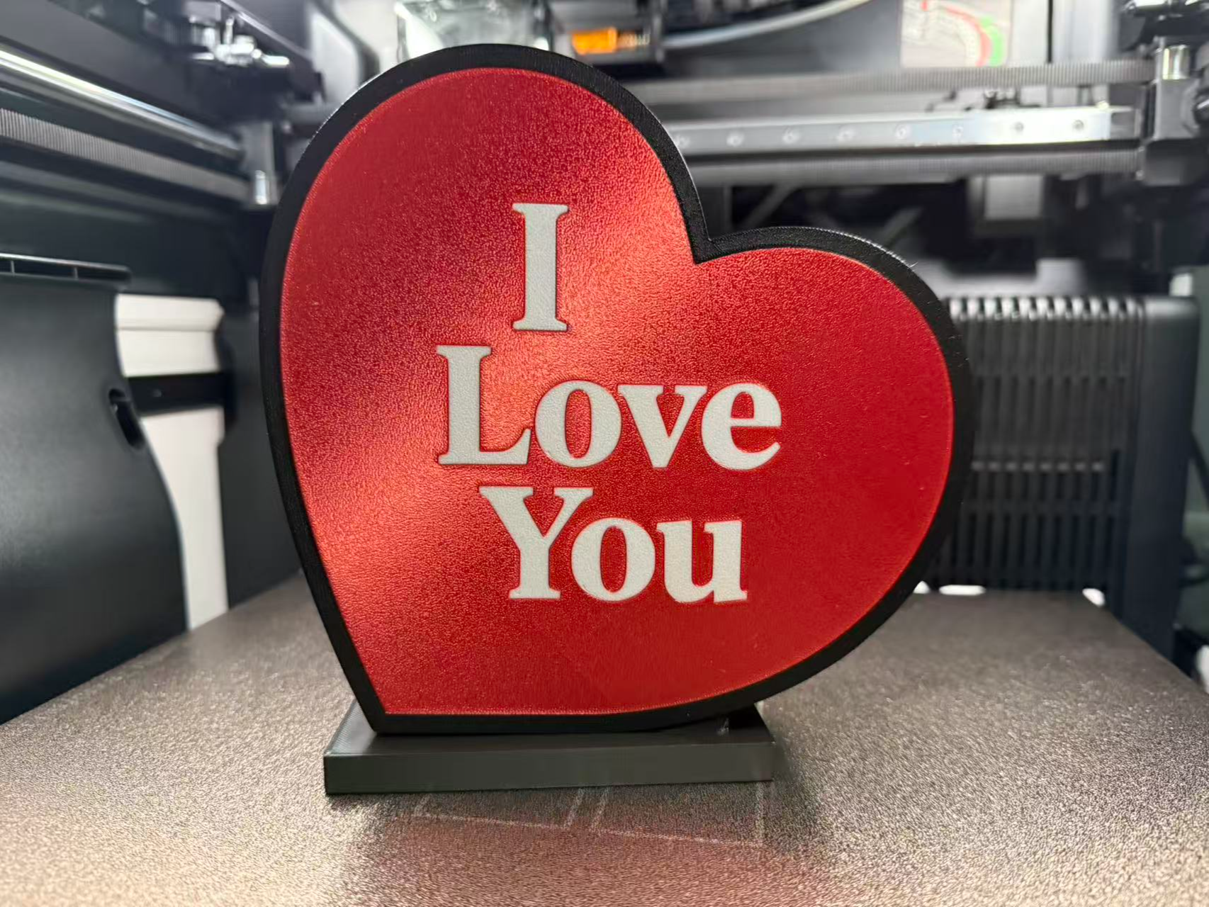 一款浪漫满分的 I Love You 爱心灯箱摆件