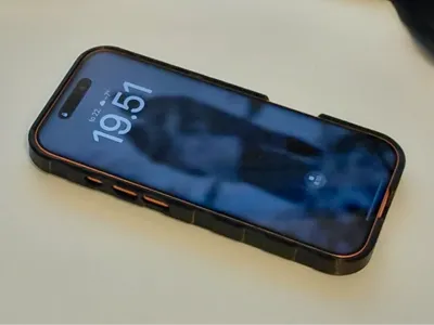 iPhone 17 pro case with flat back