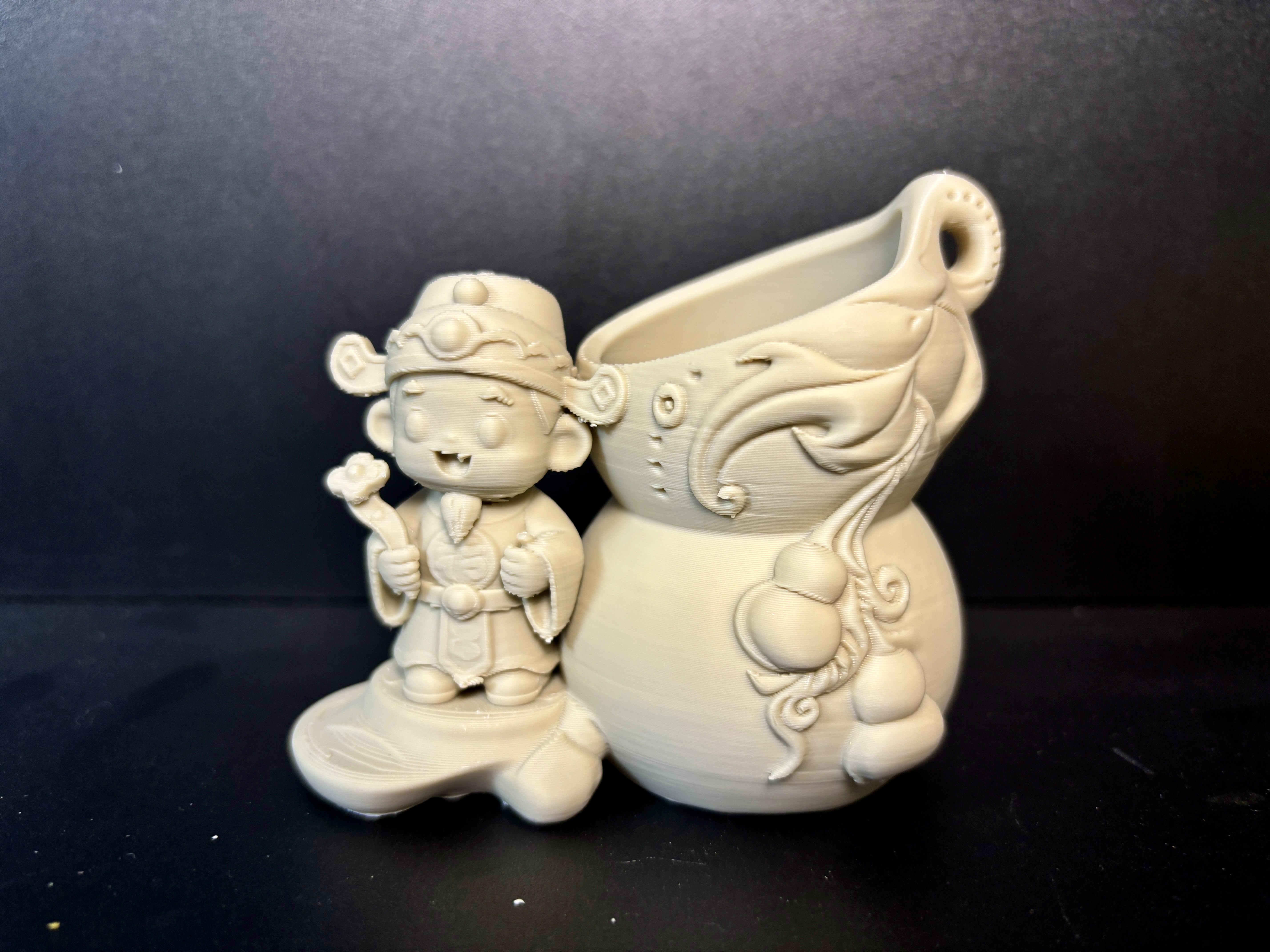禄星抱福葫芦笔筒桌面文具收纳摆件- MakerWorld 3D Model | 3Drop