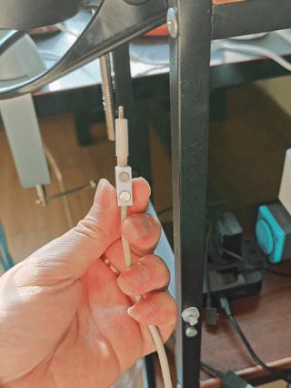 数据线头磁吸收纳