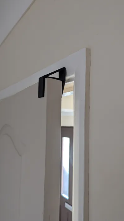 NeverShut: Childrens Door Safety Catch