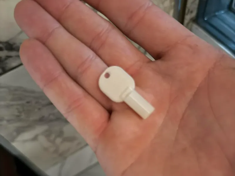 8mm MALE KEY