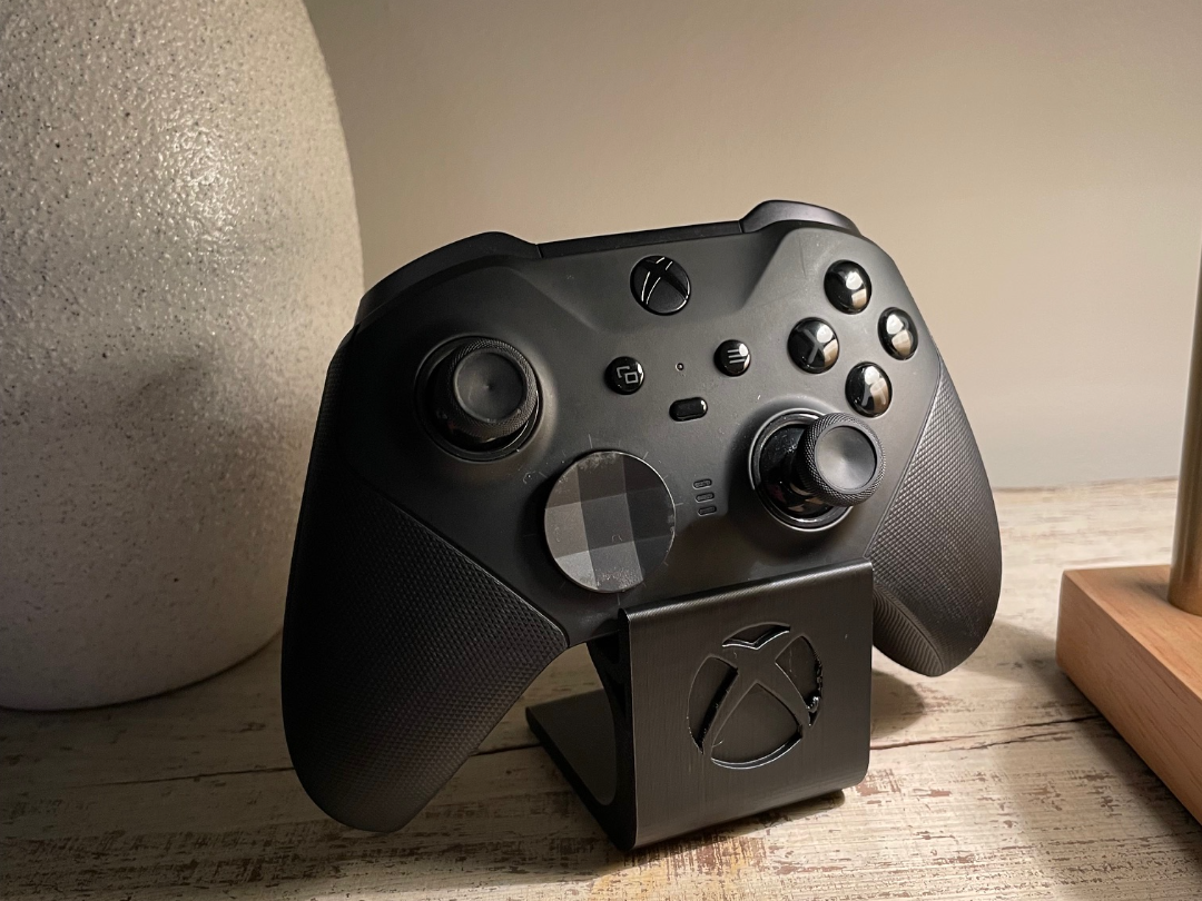 Simple Xbox controller stand