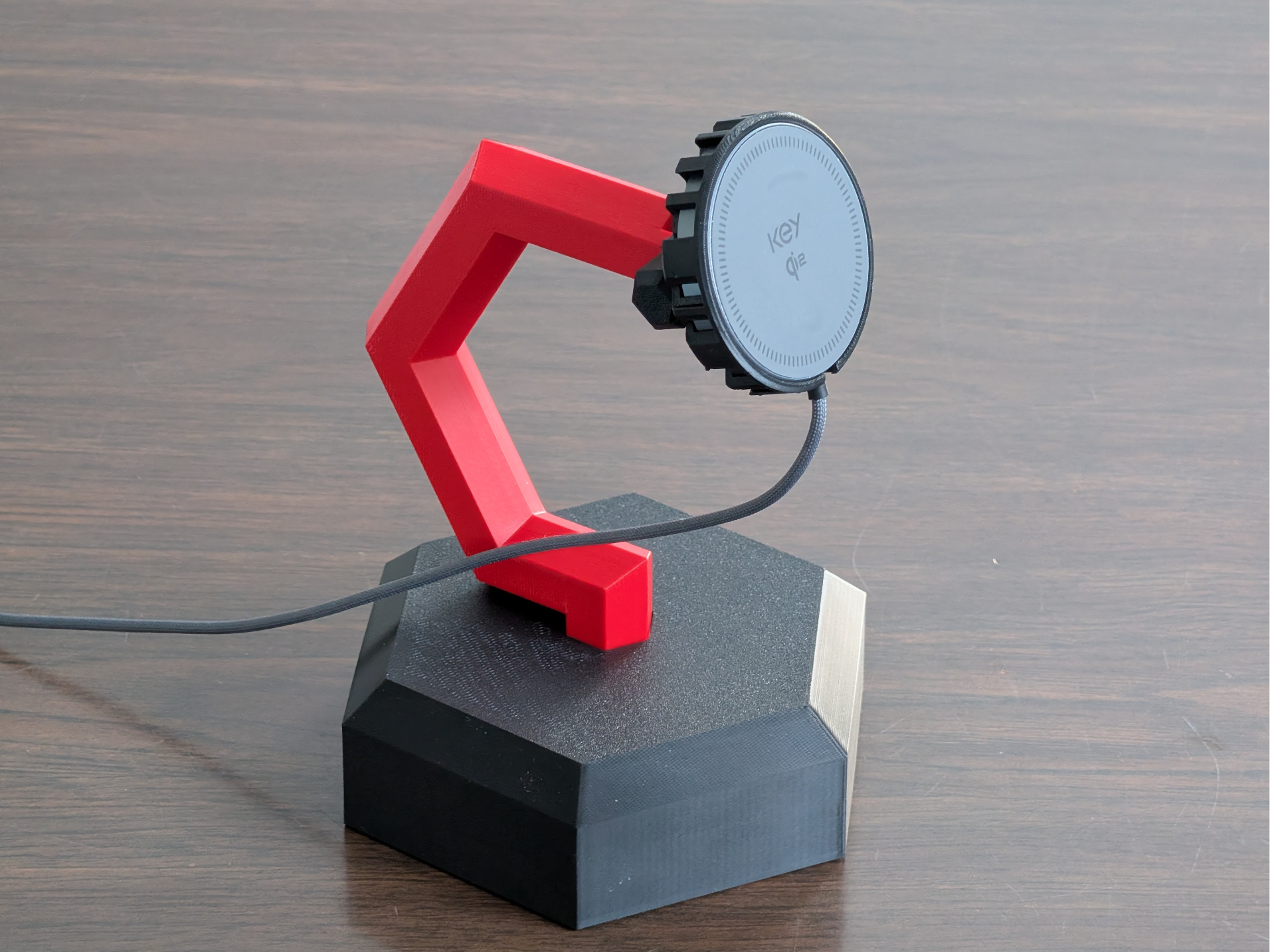 Hexagon Qi2 / MagSafe desktop stand (customizable)