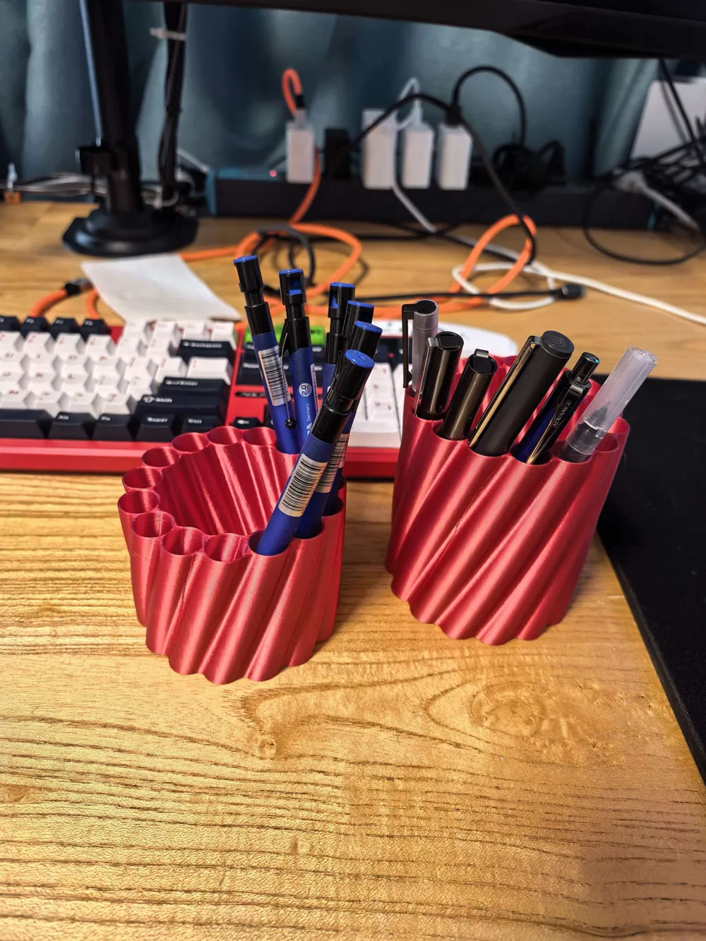 Pen holder - Free 3D Print Model - MakerWorld