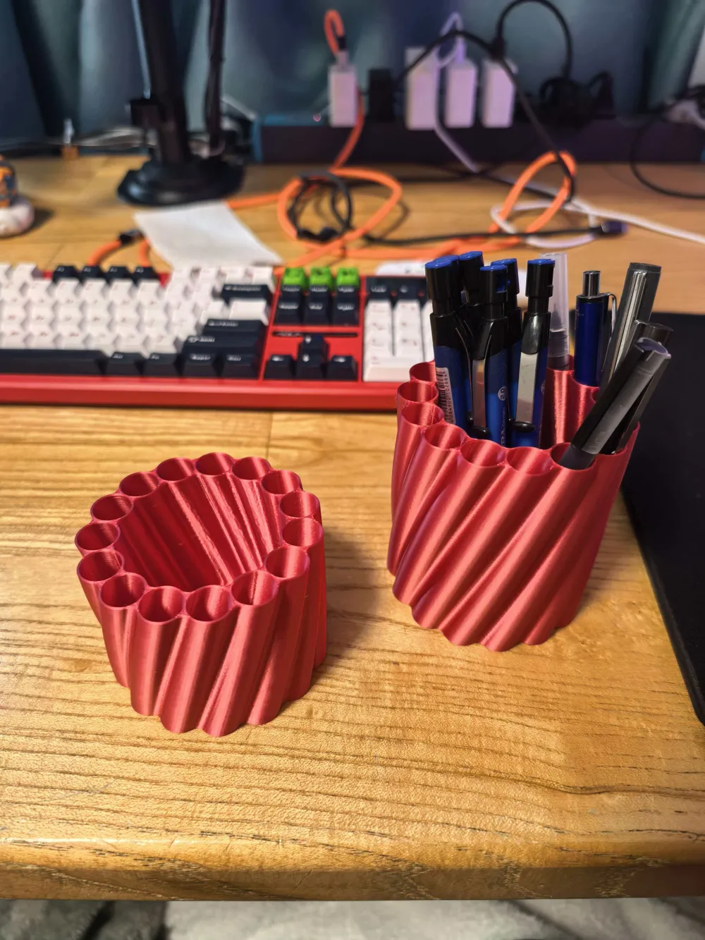 Pen holder - Free 3D Print Model - MakerWorld