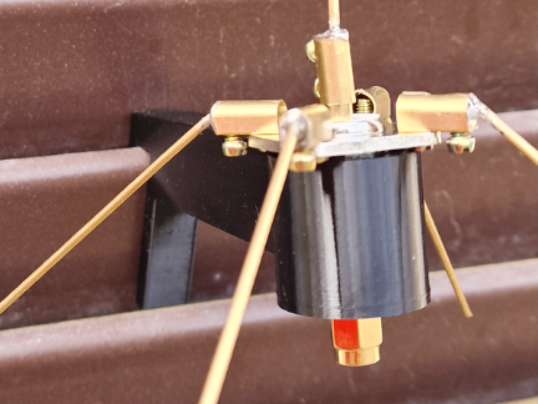 GROUND PLANE ANTENNA MOUNT