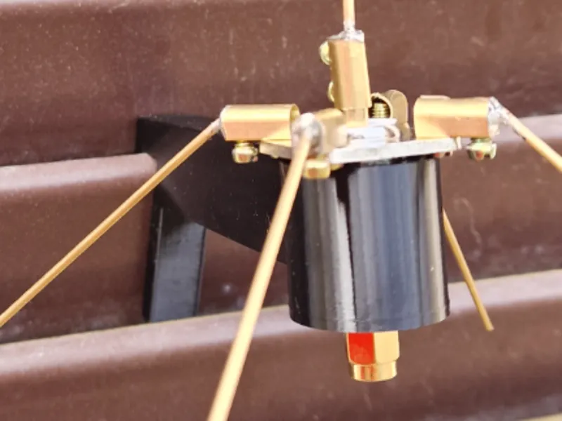 GROUND PLANE ANTENNA MOUNT