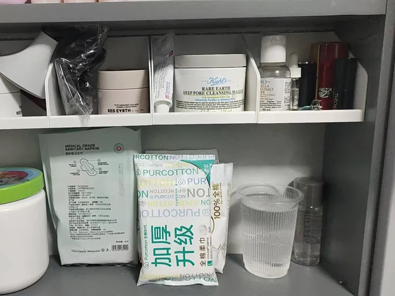 卫生间镜子后收纳盒