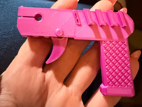 Mini pistolet lance-fléchettes jouet