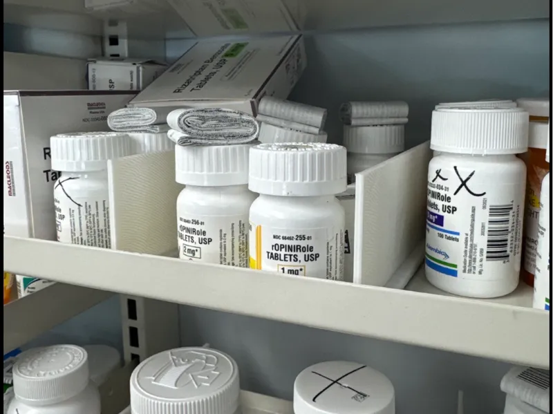 Shelf divider for pill bottles