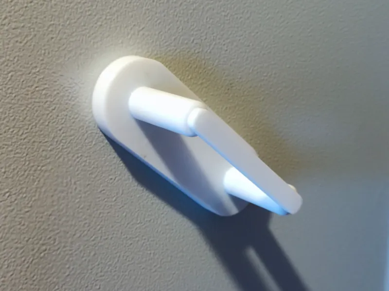 Magnetic pistol holder with closure