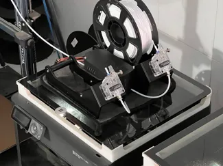 Filament feeding machine