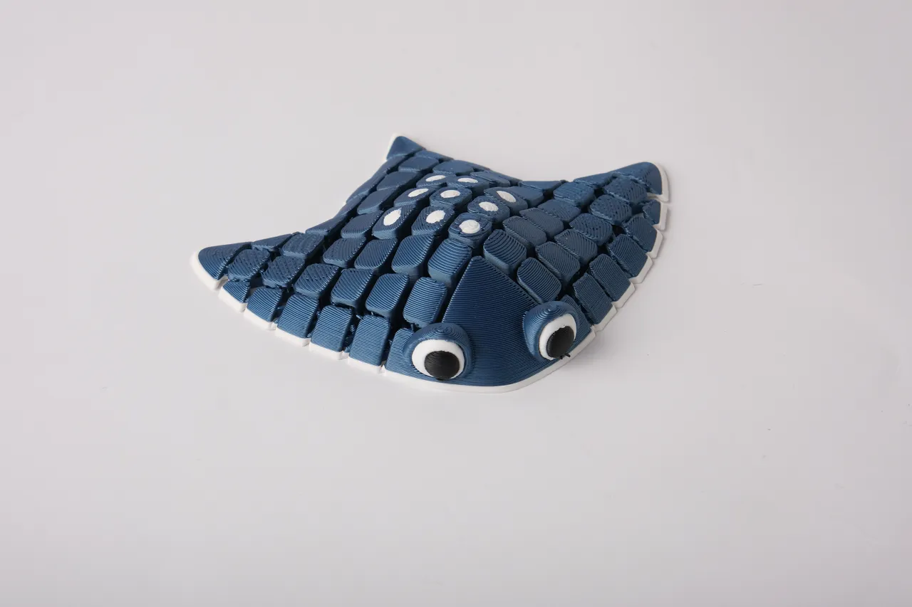 Articulated Manta Ray Toy – Flexi Ocean Creature view 2