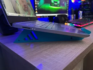Laptop stand