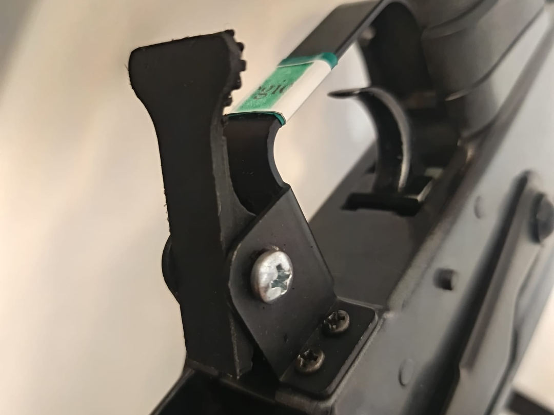 AK-47 Tactical mag release