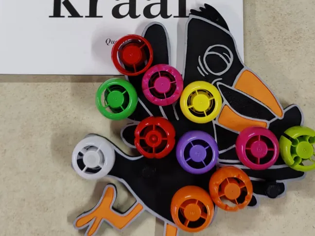 kraai voor draaidopjes van knijpfruit