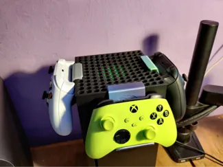 Controler stand
