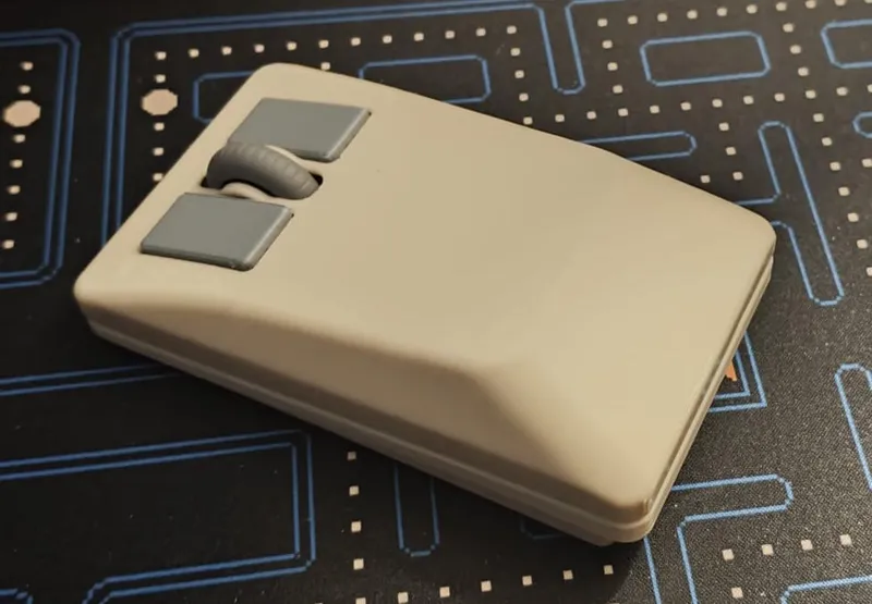 "Realistic feel" Amiga mouse Logitech M185