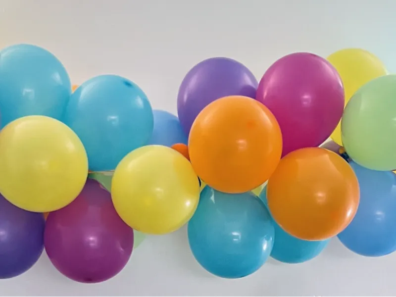 Balloon conector for baloon chain