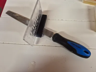 Scraper sharpener for ski scraper 4 mm