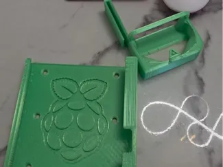 Raspberry Pi 400 mit aufsteckbarem Maus-Anbauteil