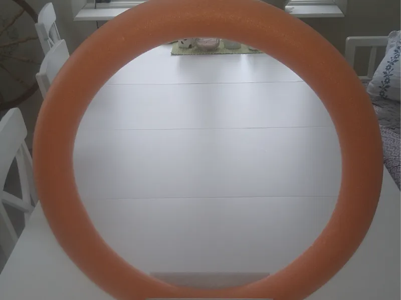 Hållare för pool noodle