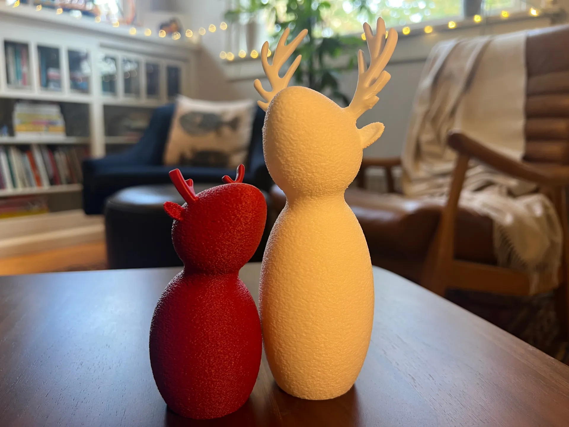 Minimalistic Reindeer Sculpture - Adult and Baby