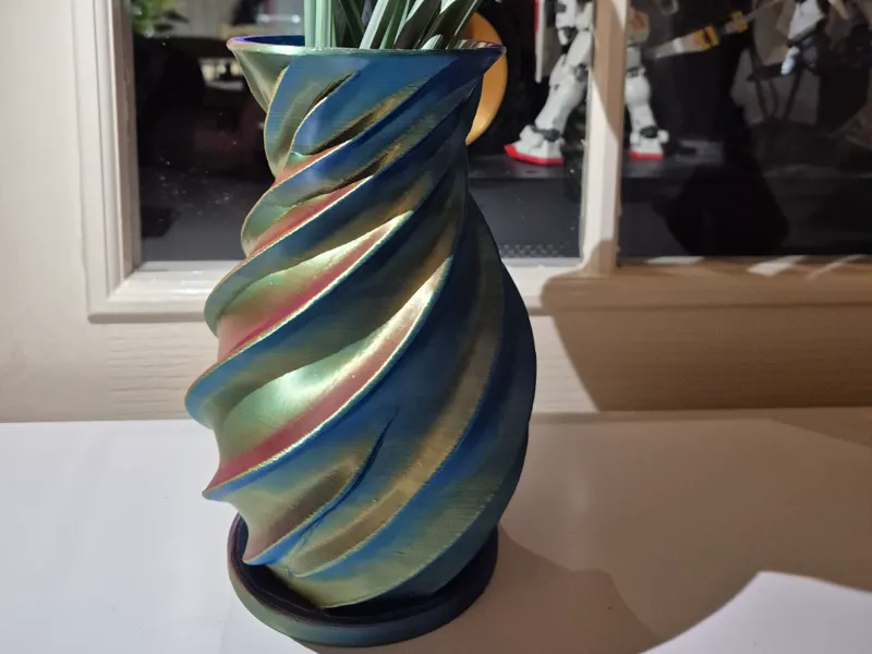 Twisted Spiral Vase
