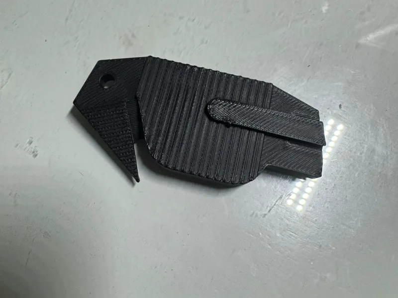 CLIP-ON BOX CUTTER